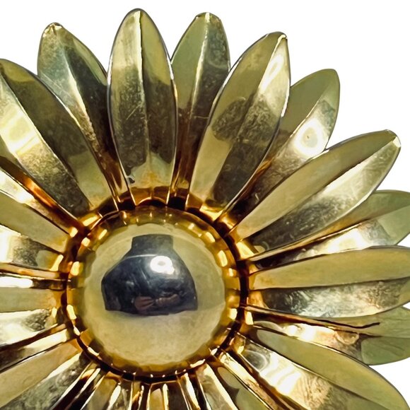 Vintage Runway Style Gold Tone Flower Brooch (5738) - Picture 3 of 6